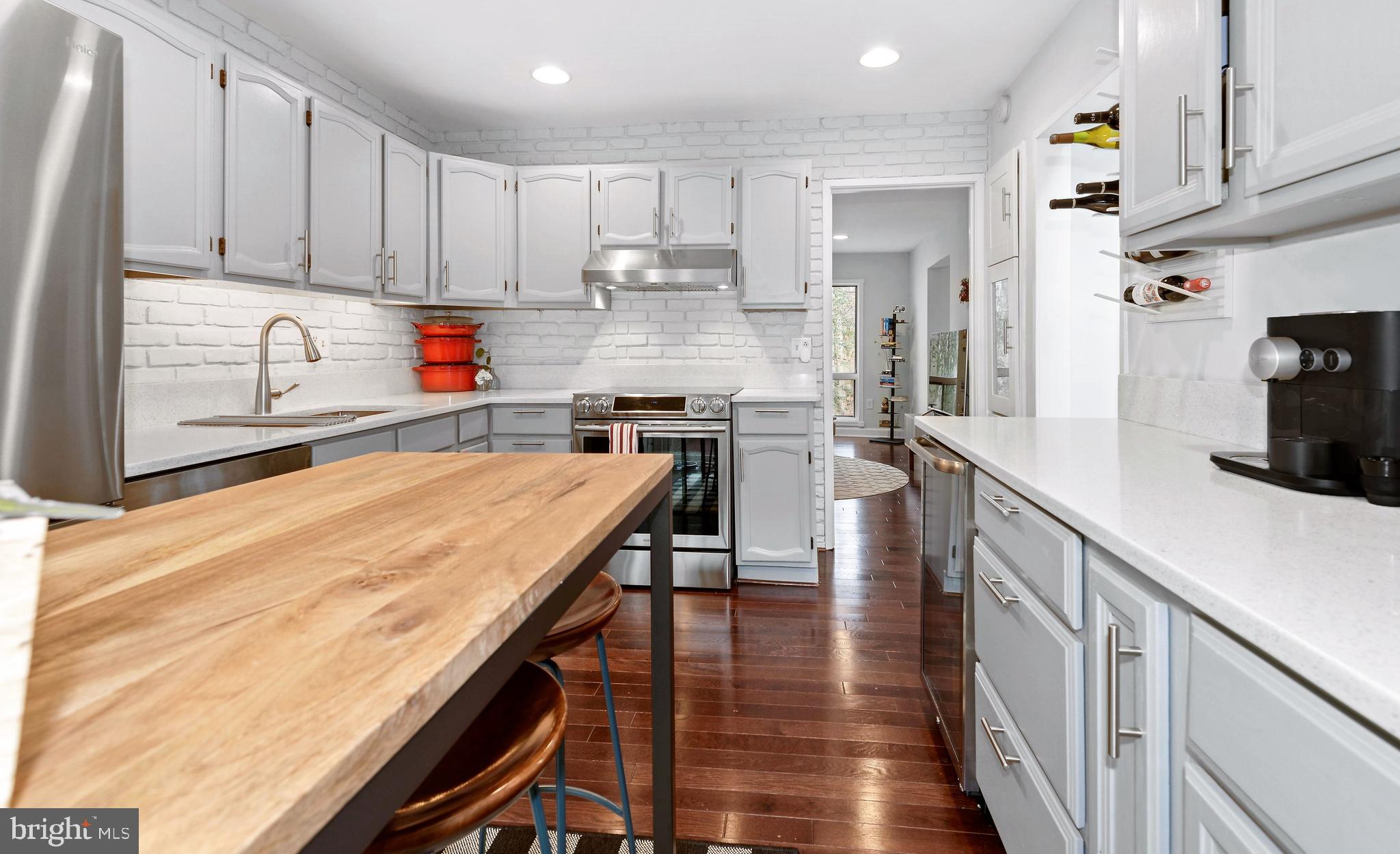 11642 Mediterranean Court Reston, VA 20190 - Photo 10 of 42 SS Appliances -2018