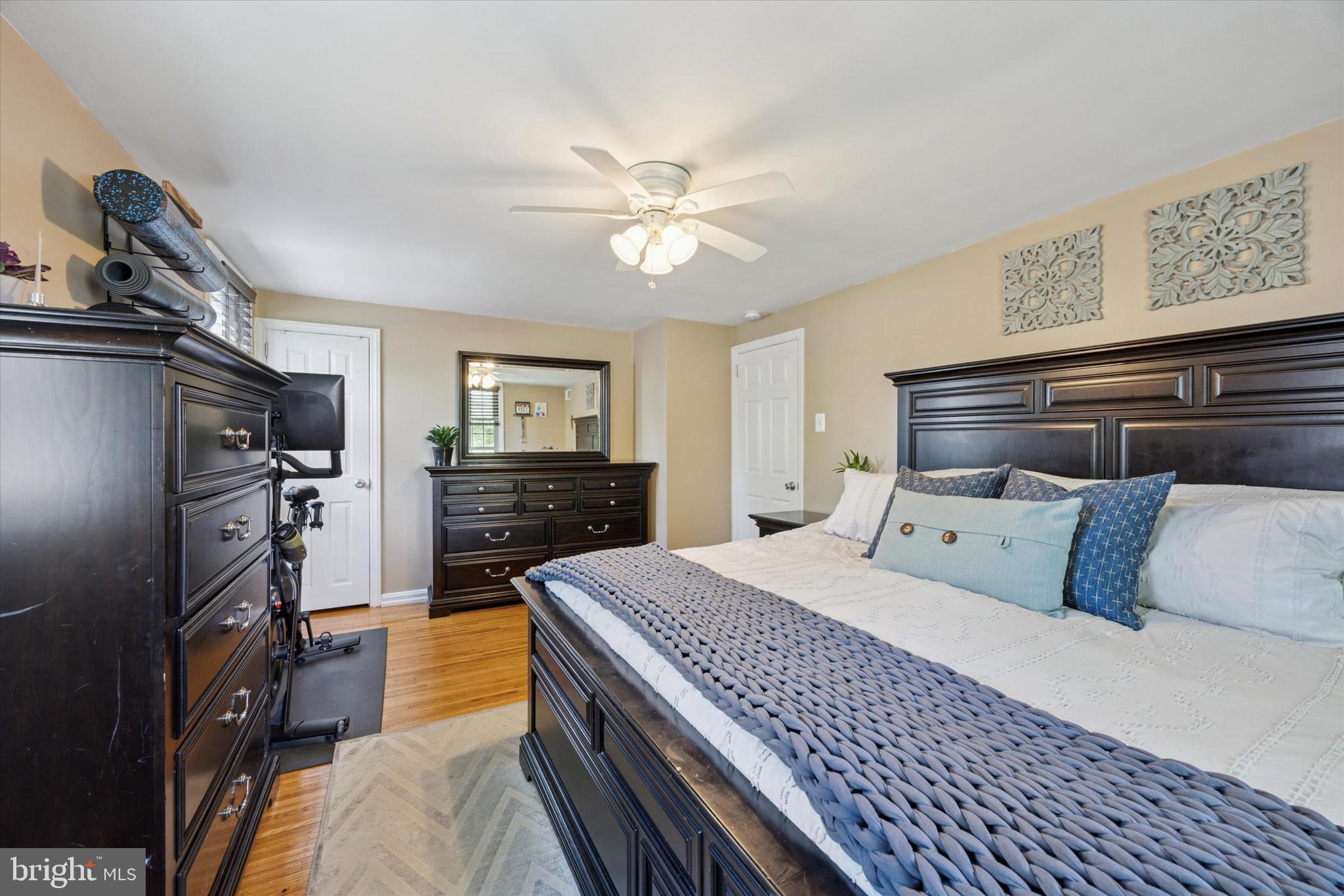 256 Ridgewood Road Springfield, PA 19064 - Photo 20 of 32 a bedroom with a bed and a flat screen tv