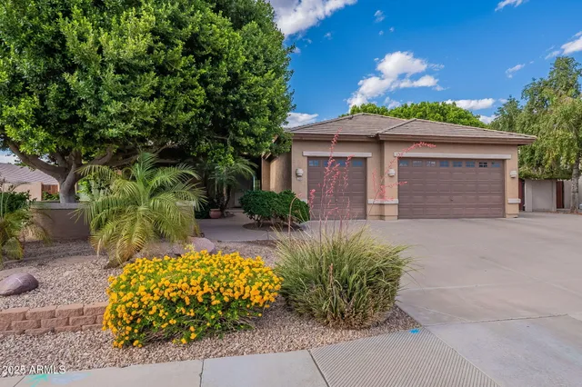 $885,000 | 2160 East Kenwood Street, Mesa, AZ 85213