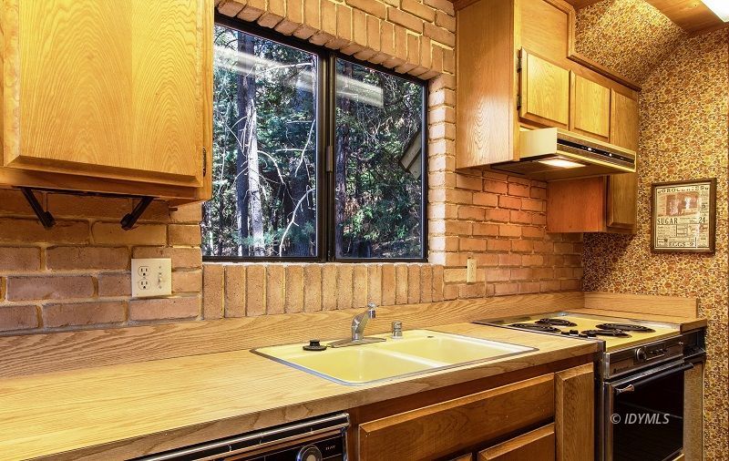 25390 Shadow Oaks Idyllwild, CA 92549 - Photo 16 of 39 a backyard of a house with barbeque oven