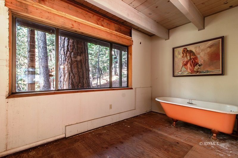 25390 Shadow Oaks Idyllwild, CA 92549 - Photo 29 of 39 a living room with furniture and window