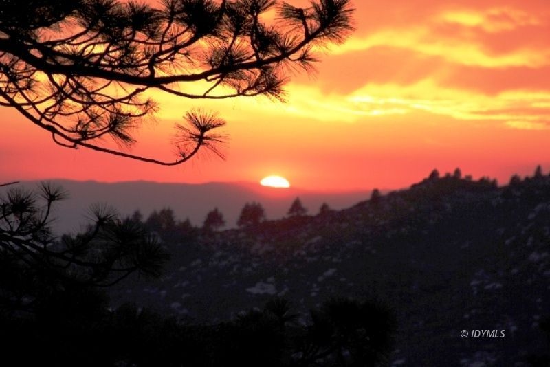 25390 Shadow Oaks Idyllwild, CA 92549 - Photo 39 of 39 a view of a city of sunset
