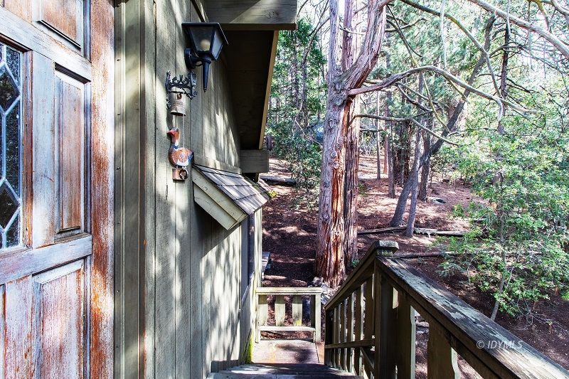 25390 Shadow Oaks Idyllwild, CA 92549 - Photo 6 of 39 a view of buildings