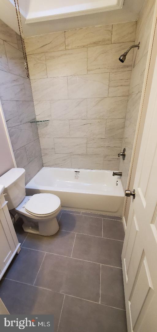 7220 Lamport Road Upper Darby, PA 19082 - Photo 13 of 14 a bathroom with a toilet and a bathtub