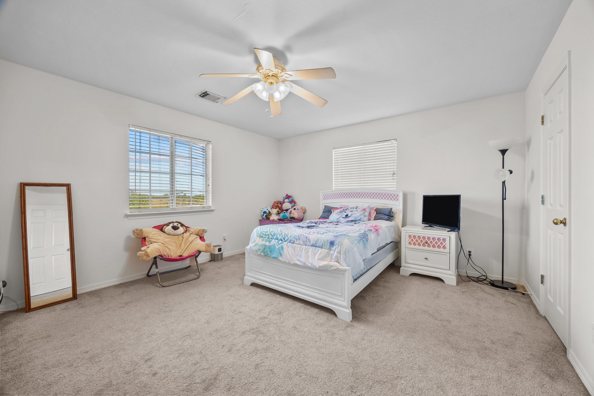 6503 County Road 208 Angleton, TX 77515 - Photo 23 of 38 a bedroom with bed and window