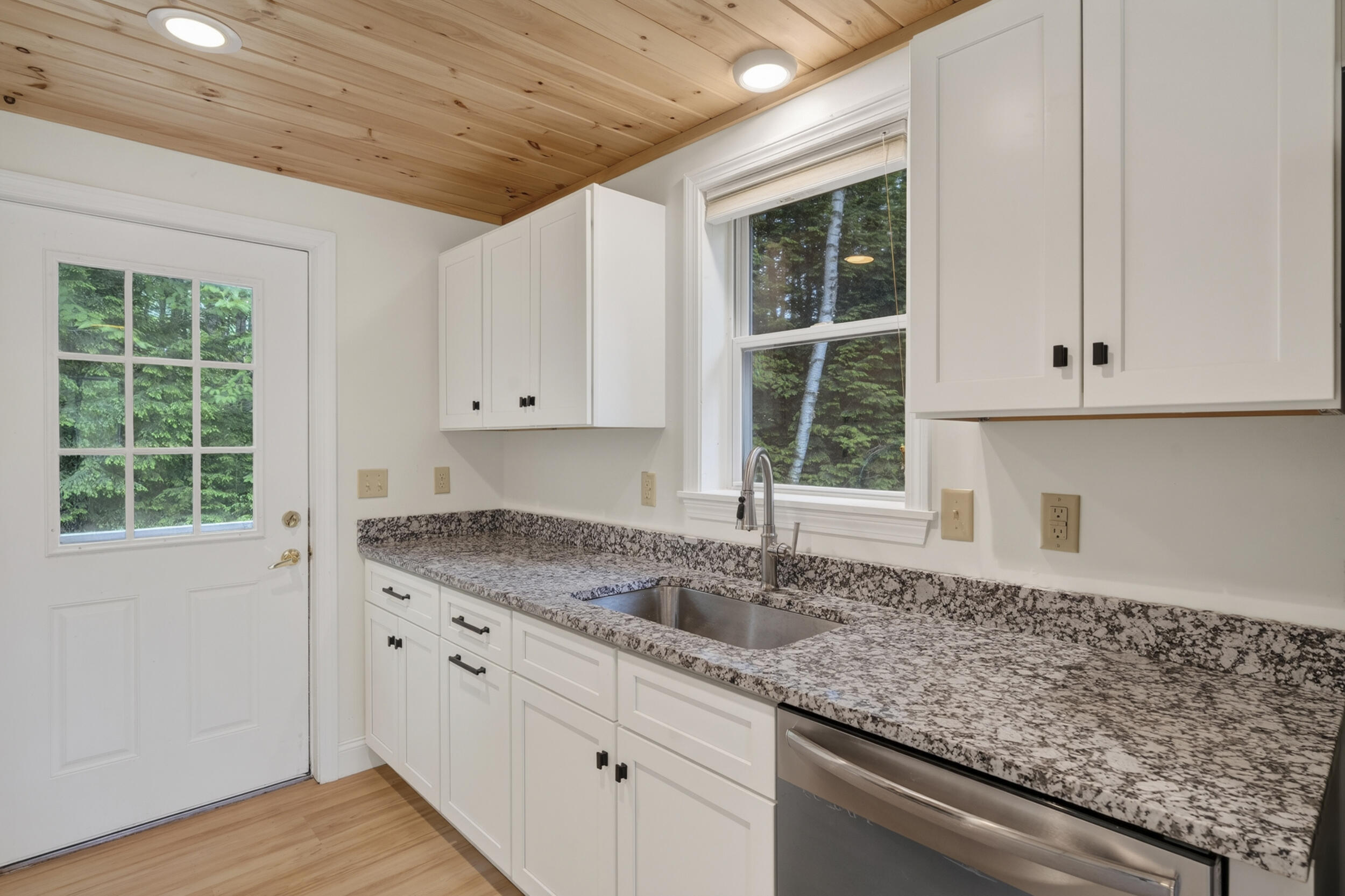 8 Hillside Avenue Harrison, ME 04040 - Photo 16 of 43