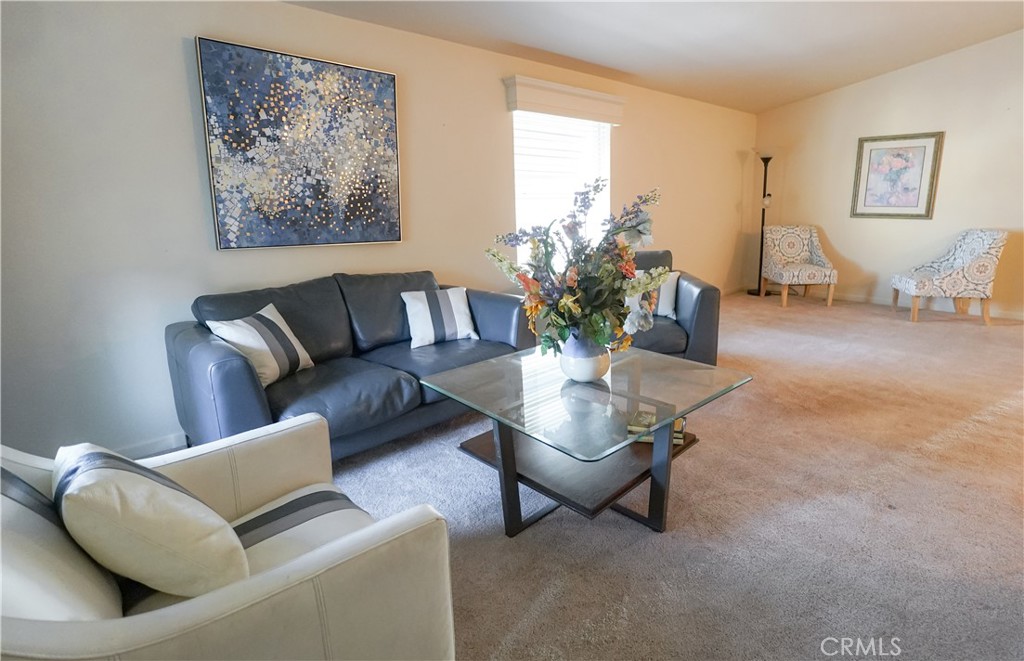 2240 Golden Oak Lane, Unit 147 Merced, CA 95341 - Photo 4 of 20 a living room with furniture and a potted plant
