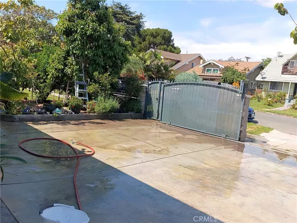 $950,000 | 1046 West 49th Street, Los Angeles, CA 90037