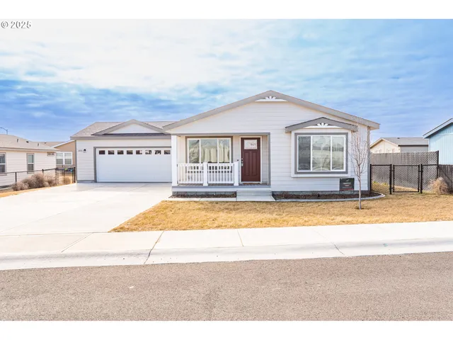 $299,950 | 303 Oregon Trail Boulevard, Boardman, OR 97818