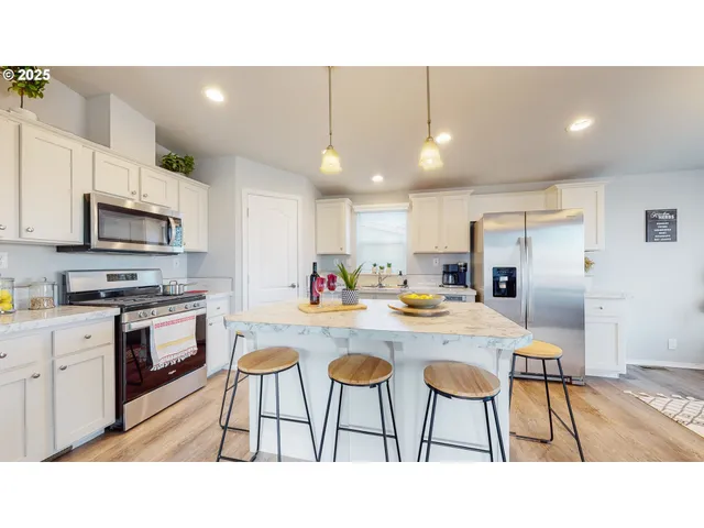 $299,950 | 303 Oregon Trail Boulevard, Boardman, OR 97818