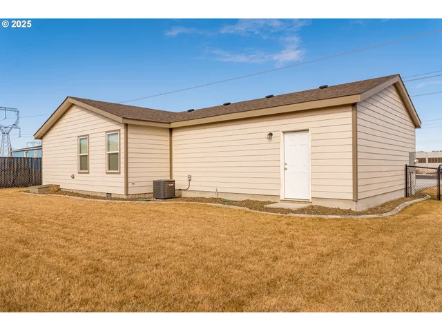 $299,950 | 303 Oregon Trail Boulevard, Boardman, OR 97818