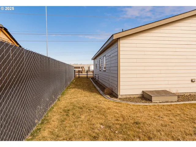 $299,950 | 303 Oregon Trail Boulevard, Boardman, OR 97818