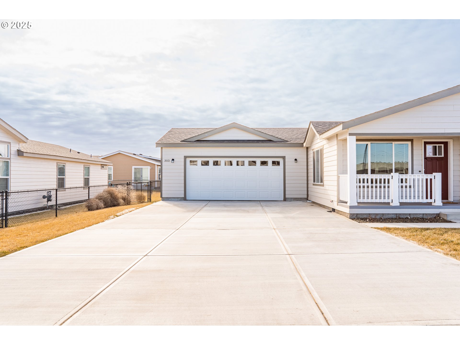 303 Oregon Trail Boulevard Boardman, OR 97818 - Photo 3 of 33