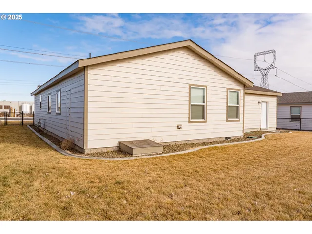 $299,950 | 303 Oregon Trail Boulevard, Boardman, OR 97818