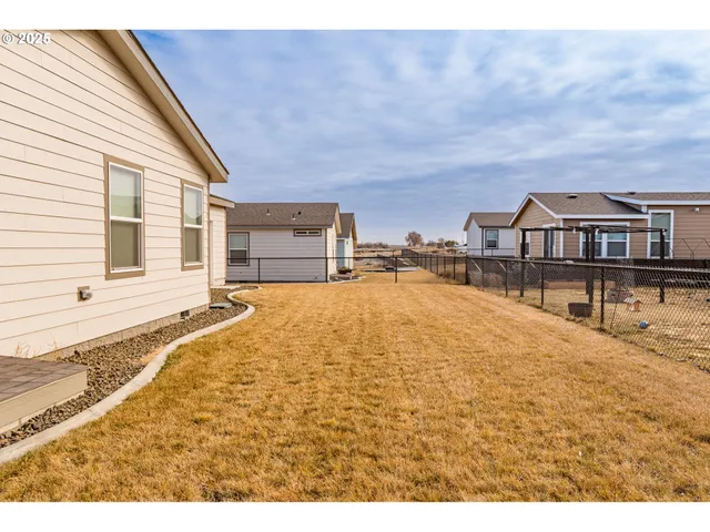 $299,950 | 303 Oregon Trail Boulevard, Boardman, OR 97818