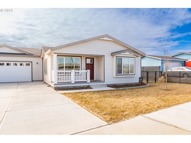 $299,950 | 303 Oregon Trail Boulevard, Boardman, OR 97818