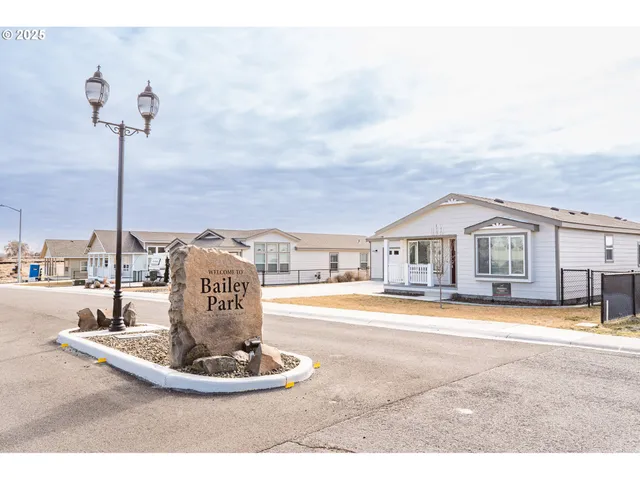 $299,950 | 303 Oregon Trail Boulevard, Boardman, OR 97818