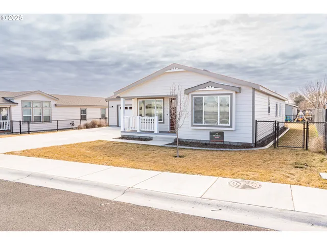 $299,950 | 303 Oregon Trail Boulevard, Boardman, OR 97818