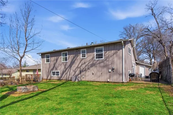 $295,000 | 607 East 90th Terrace, Kansas City, MO 64131