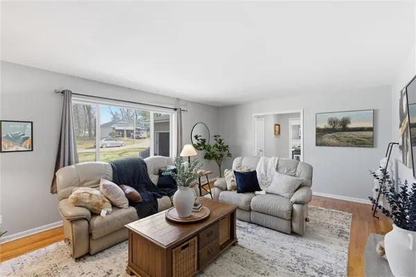 $295,000 | 607 East 90th Terrace, Kansas City, MO 64131