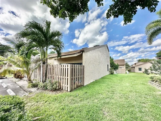 $2,700 | 8011 Southwest 22nd Court, Unit 8011, Davie, FL 33324