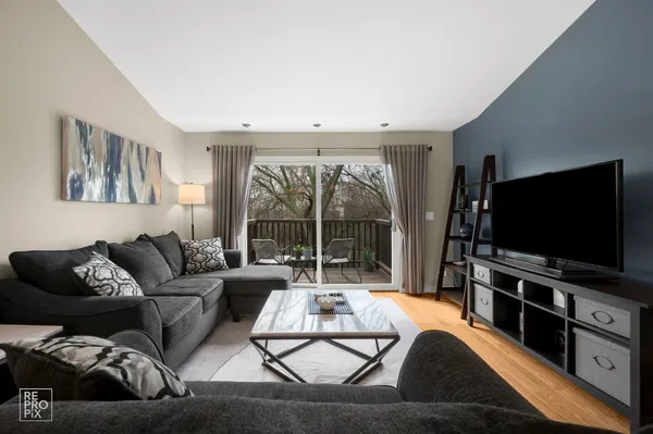 $419,900 | 2696 South Embers Lane, Arlington Heights, IL 60005