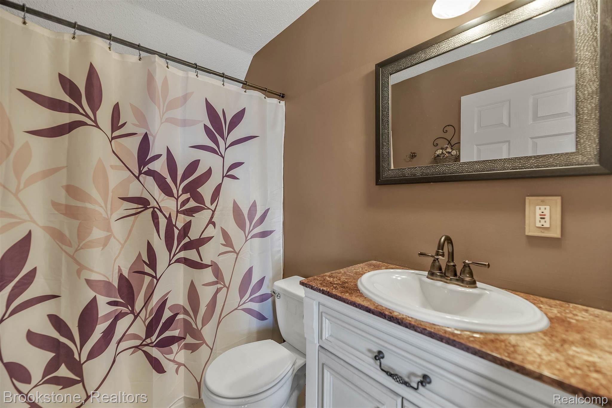 3881 East Hunters Creek Road Metamora, MI 48455 - Photo 29 of 55 Full bath