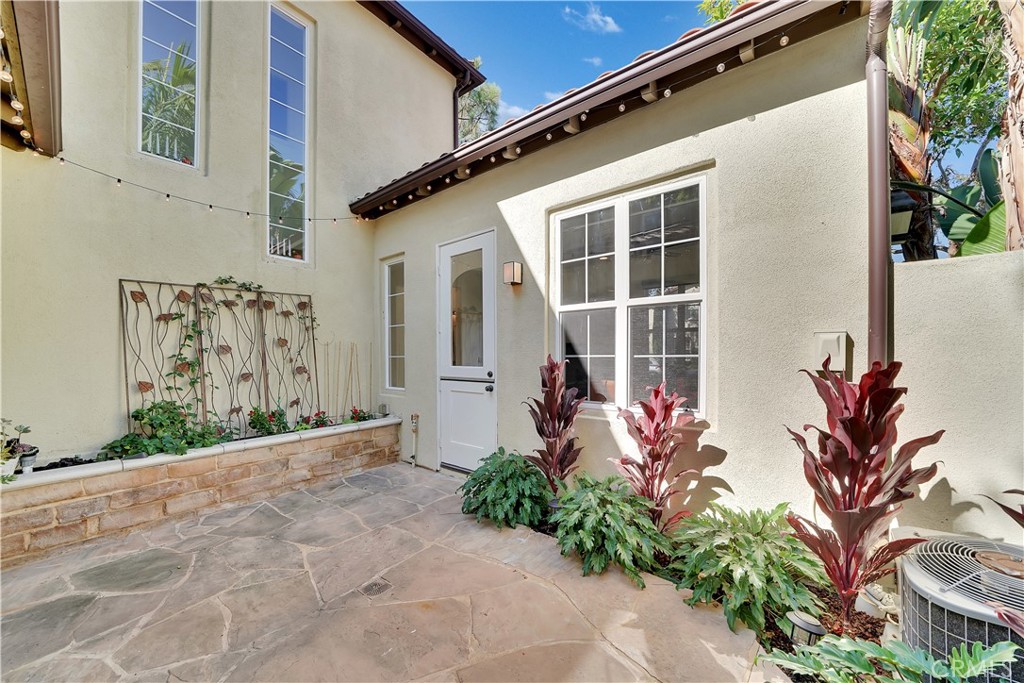 50 Clouds Irvine, CA 92603 - Photo 6 of 30