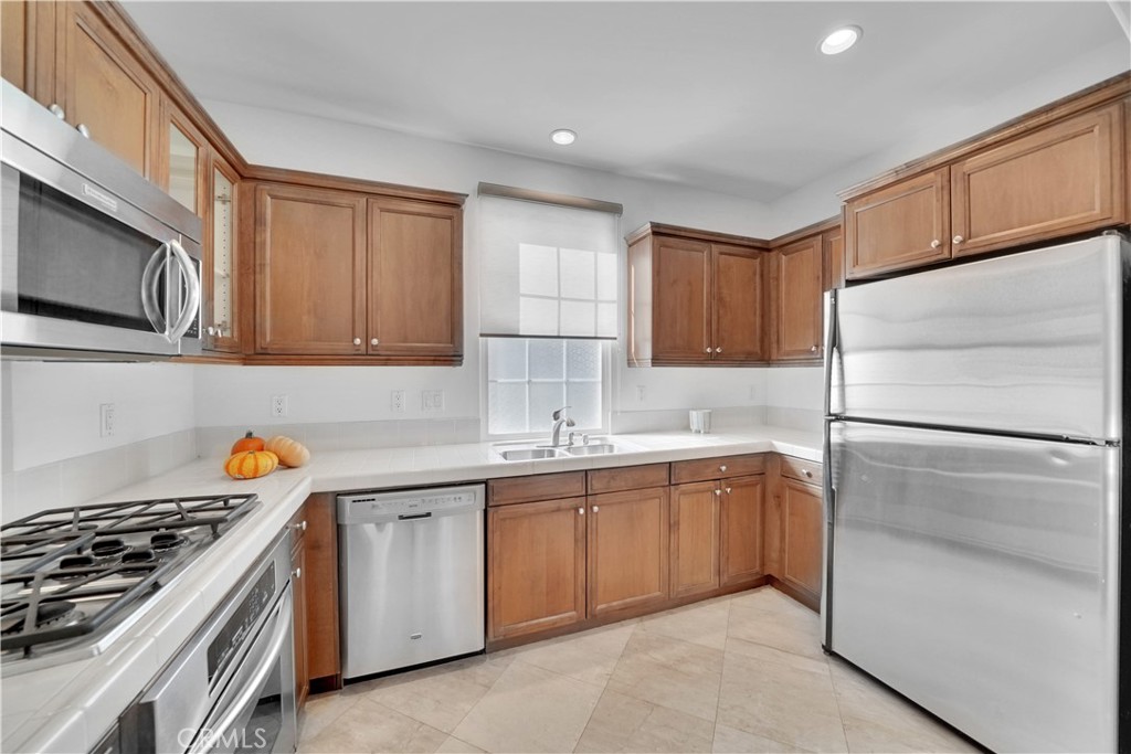 50 Clouds Irvine, CA 92603 - Photo 8 of 30