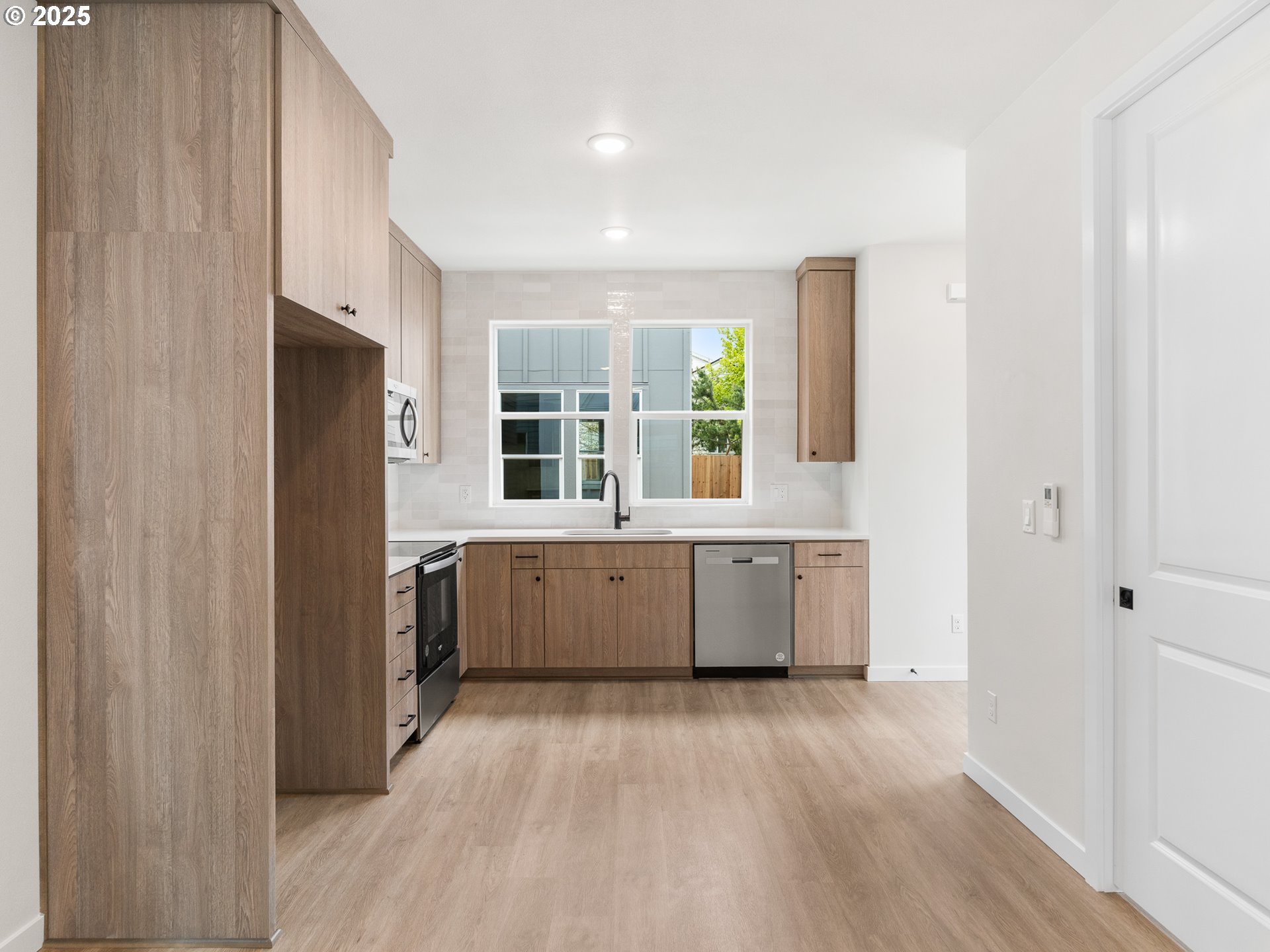5514 Southeast Rural Street Portland, OR 97206 - Photo 3 of 16 Gallery Image 3