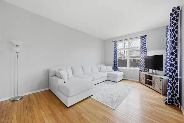 $2,700 | 2211 Carpenter Avenue, Plainfield, IL 60586