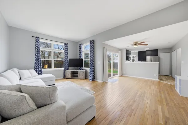 $2,700 | 2211 Carpenter Avenue, Plainfield, IL 60586