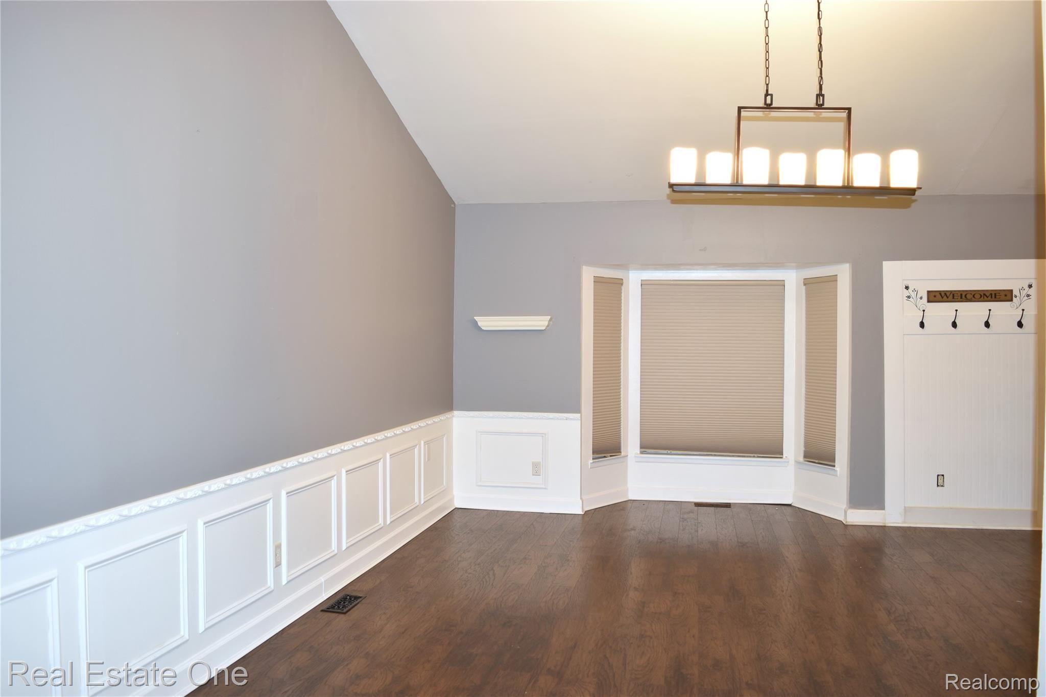 777 Kentucky Drive Rochester, MI 48307 - Photo 2 of 16 Greatroom1kentucky.jpg