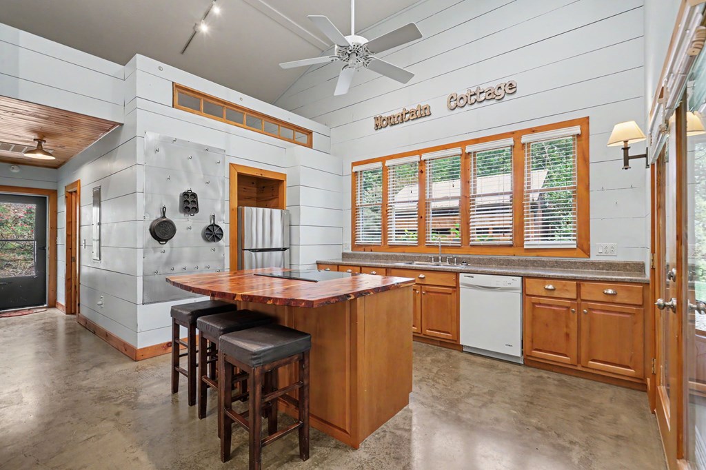 256 Low Gap Road Hayesville, NC 28904 - Photo 6 of 60 Gallery Image 6
