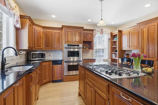 $1,195,000 | 27 Summerfield Road, Amherst, MA 01002