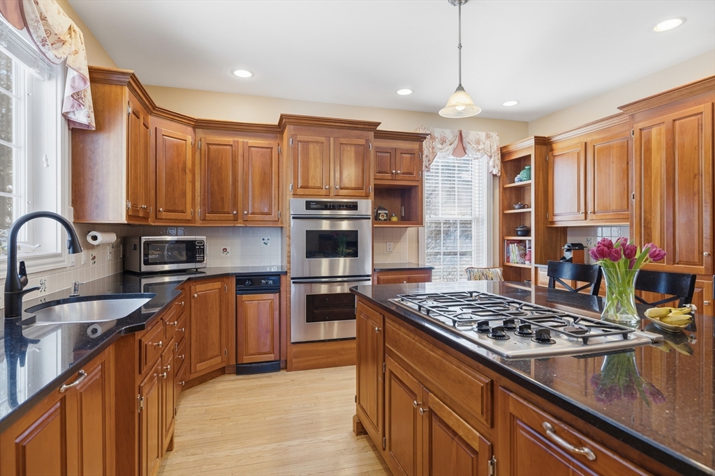 27 Summerfield Road Amherst, MA 01002 - Photo 13 of 42