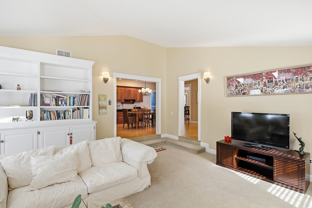 27 Summerfield Road Amherst, MA 01002 - Photo 18 of 42