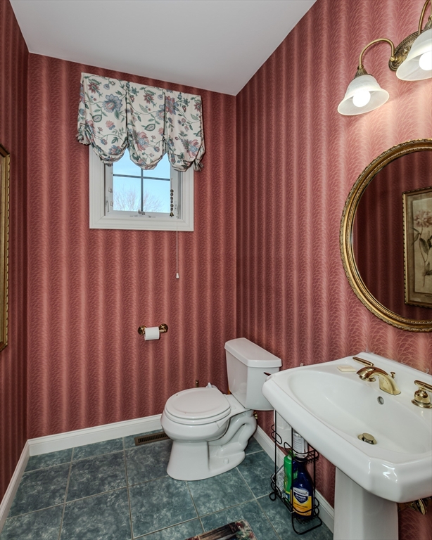 27 Summerfield Road Amherst, MA 01002 - Photo 19 of 42