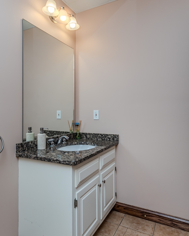 27 Summerfield Road Amherst, MA 01002 - Photo 37 of 42