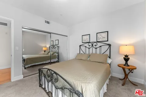 $749,000 | 5525 West Olympic Boulevard, Unit 302, Los Angeles, CA 90036