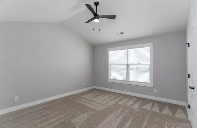 $2,295 | 401 East Donahue Street, Eldridge, IA 52748