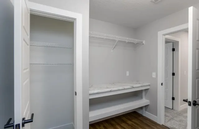 $2,295 | 401 East Donahue Street, Eldridge, IA 52748