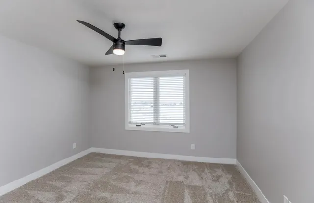 $2,295 | 401 East Donahue Street, Eldridge, IA 52748