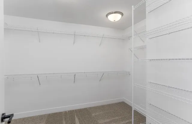 $2,295 | 401 East Donahue Street, Eldridge, IA 52748