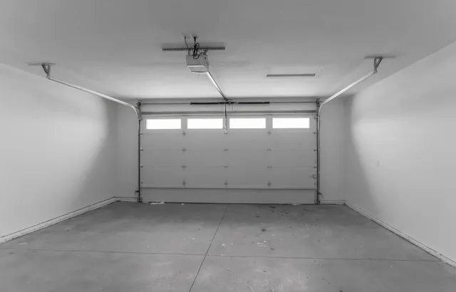 $2,295 | 401 East Donahue Street, Eldridge, IA 52748