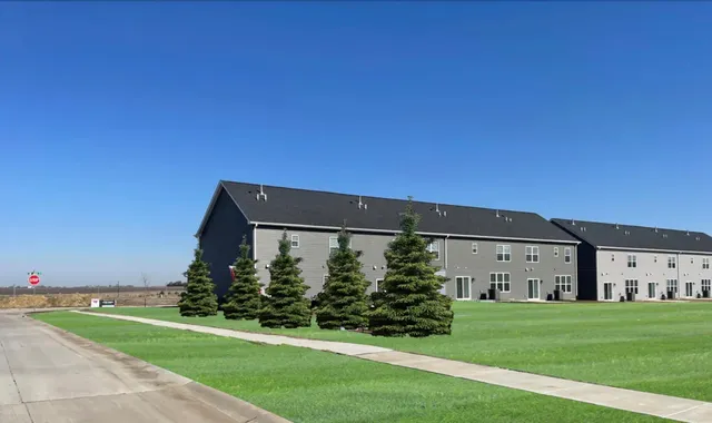 $2,295 | 401 East Donahue Street, Eldridge, IA 52748