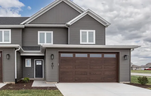 $2,295 | 401 East Donahue Street, Eldridge, IA 52748