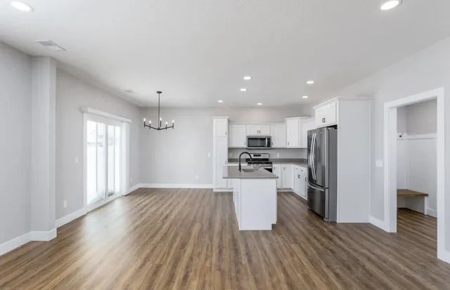 $2,295 | 401 East Donahue Street, Eldridge, IA 52748