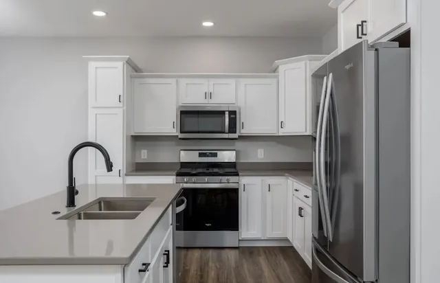 $2,295 | 401 East Donahue Street, Eldridge, IA 52748