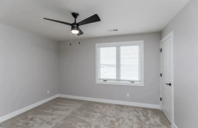 $2,295 | 401 East Donahue Street, Eldridge, IA 52748